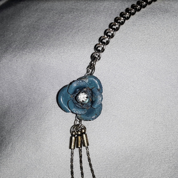 Betsy Johnson Necklace - Picture 4 of 6